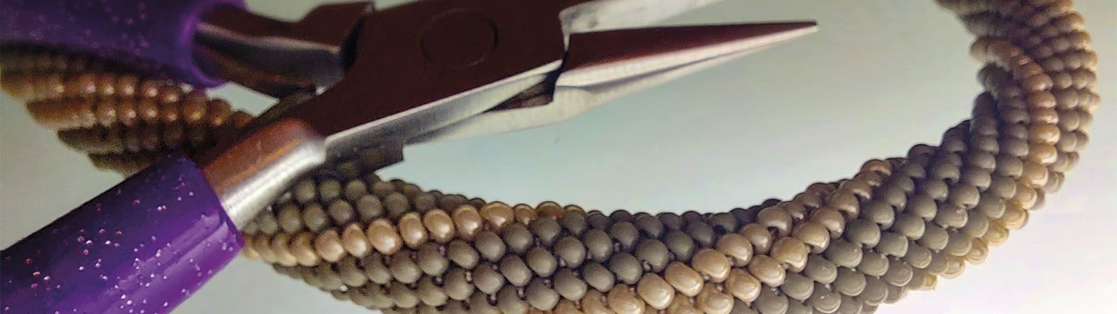 Tradiční řemesla na faře: Perličkový workshop – korálkové háčkování