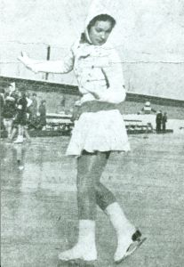 Dáša Hrubá, 31. 10. 1941, foto Augustin, kopie záběru z periodika Hlas našeho venkova (RMaG Jičín)